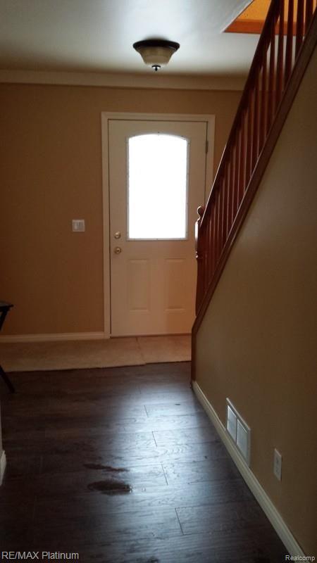 29049 Crawford Road Romulus, MI 48174 - Photo 10 of 15 Crawford_Foyer.jpg