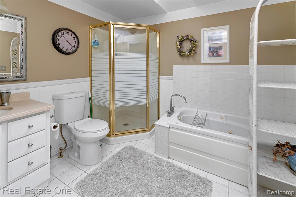 21462 Meridian Road Grosse Ile, MI 48138 - Photo 23 of 36 Gallery Image 23