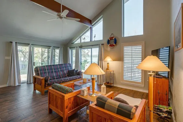 $499,900 | 922 South Lakeview Drive, Gordon, TX 76453