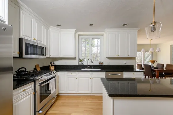 $1,599,000 | 108 Deerfield Lane, Hanover, MA 02339