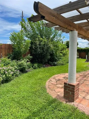 a view of a backyard with plants