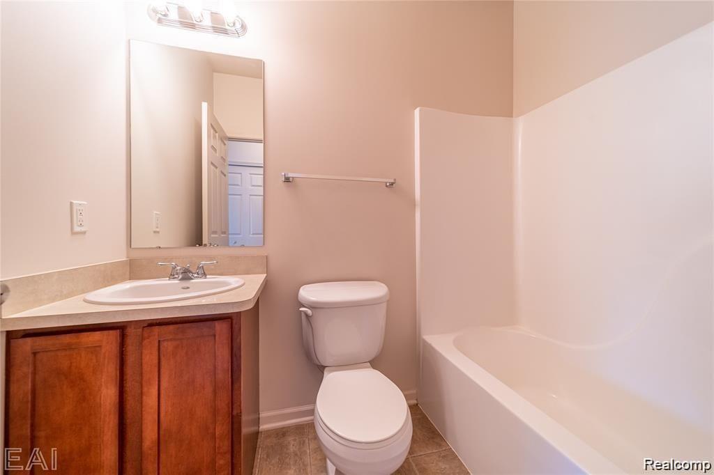 394 Hilton Road, Unit 101 Ferndale, MI 48220 - Photo 11 of 13