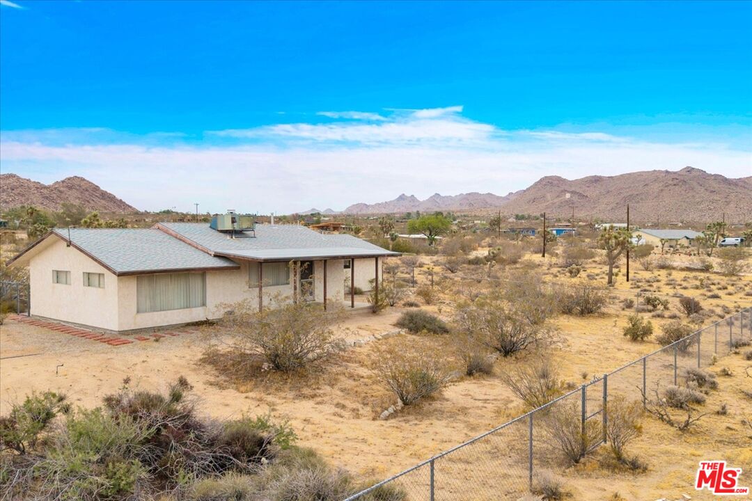 8686 Uphill Road Joshua Tree, CA 92252 - Photo 6 of 44 Gallery Image 6