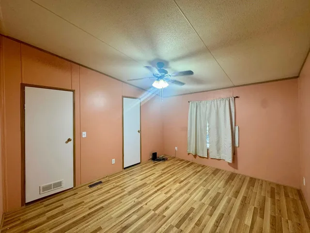 a view of a livingroom with a ceiling fan