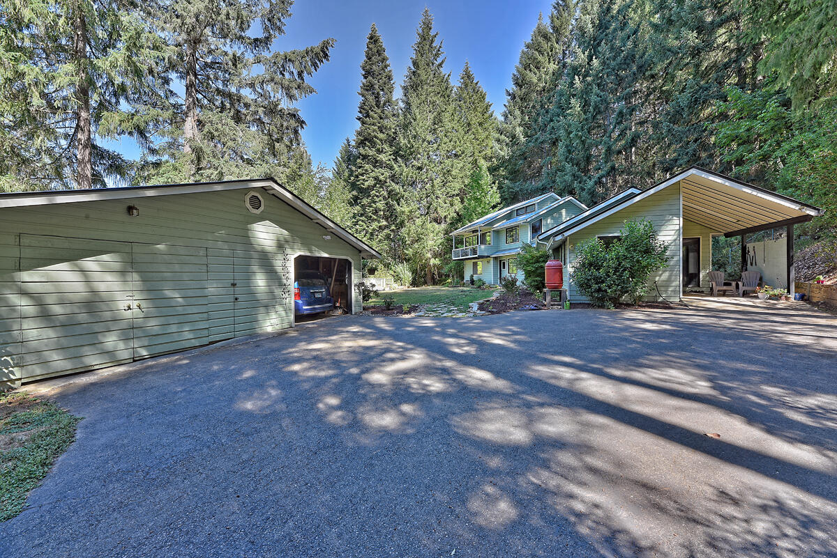 1090 Tunnel Road Glendale, OR 97442 - Photo 3 of 53 3