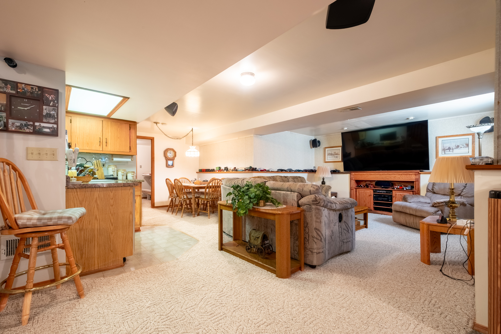 308 Calla Drive Manhattan, IL 60442 - Photo 22 of 30 a living room with furniture and a flat screen tv