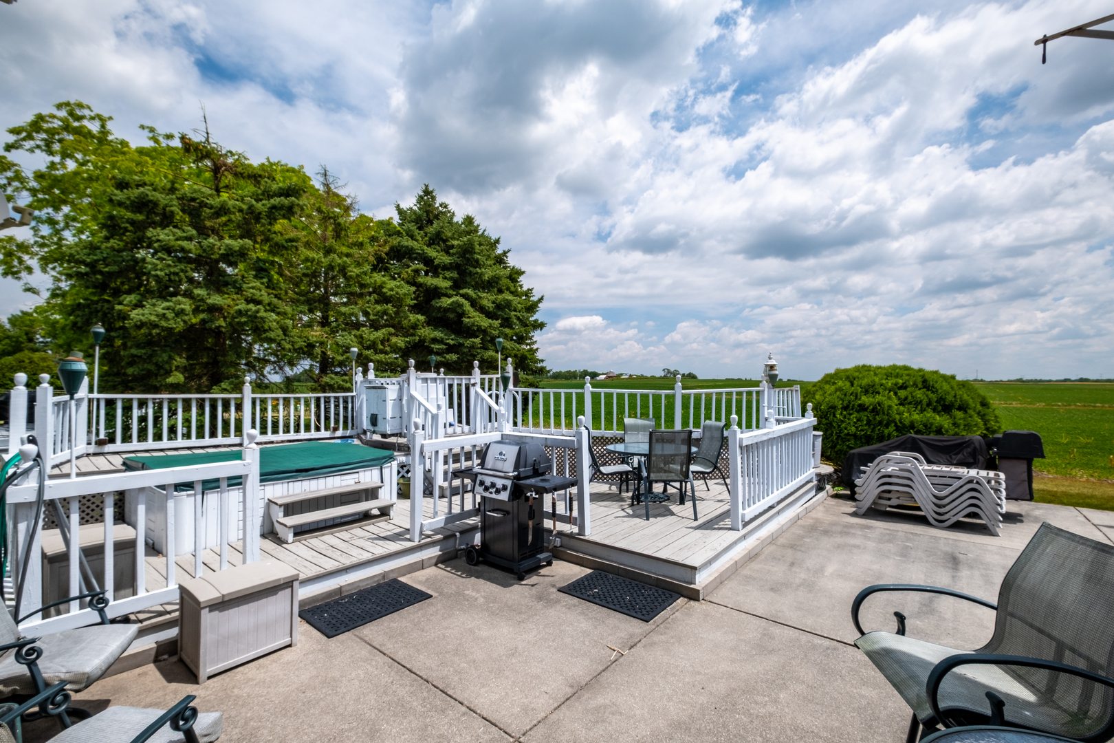 308 Calla Drive Manhattan, IL 60442 - Photo 23 of 30 a view of a chair and tables