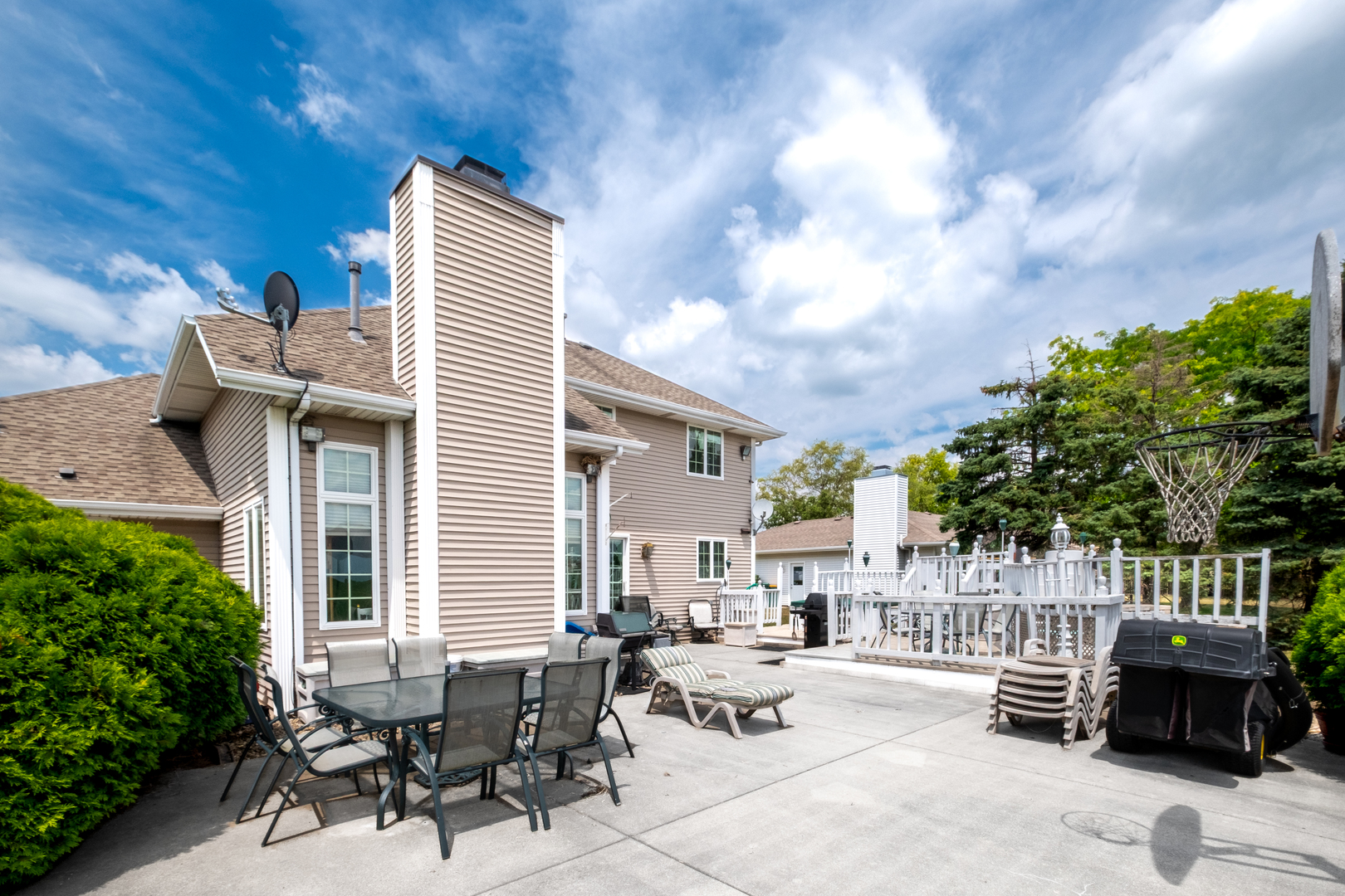 308 Calla Drive Manhattan, IL 60442 - Photo 25 of 30 a view of a patio with a dining table and chairs with wooden fence