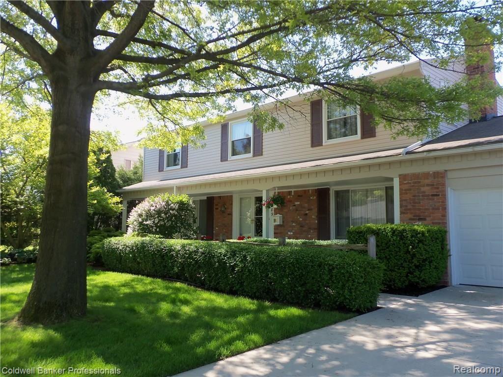 989 Canterbury Road Grosse Pointe, MI 48236 - Photo 2 of 40 0.jpg