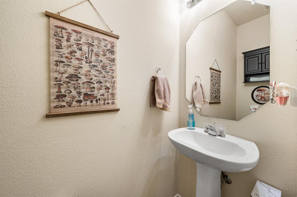 6544 Mundo Drive Waco, TX 76712 - Photo 8 of 21 a bathroom with a sink and a mirror