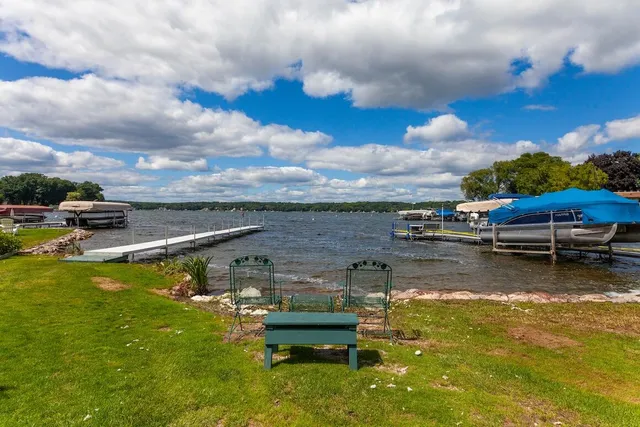 $569,999 | N20W28282 Oakton Road, Delafield, WI 53072