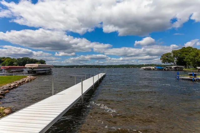 $569,999 | N20W28282 Oakton Road, Delafield, WI 53072