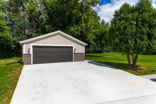 $569,999 | N20W28282 Oakton Road, Delafield, WI 53072