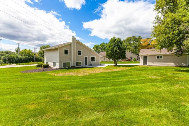 $569,999 | N20W28282 Oakton Road, Delafield, WI 53072