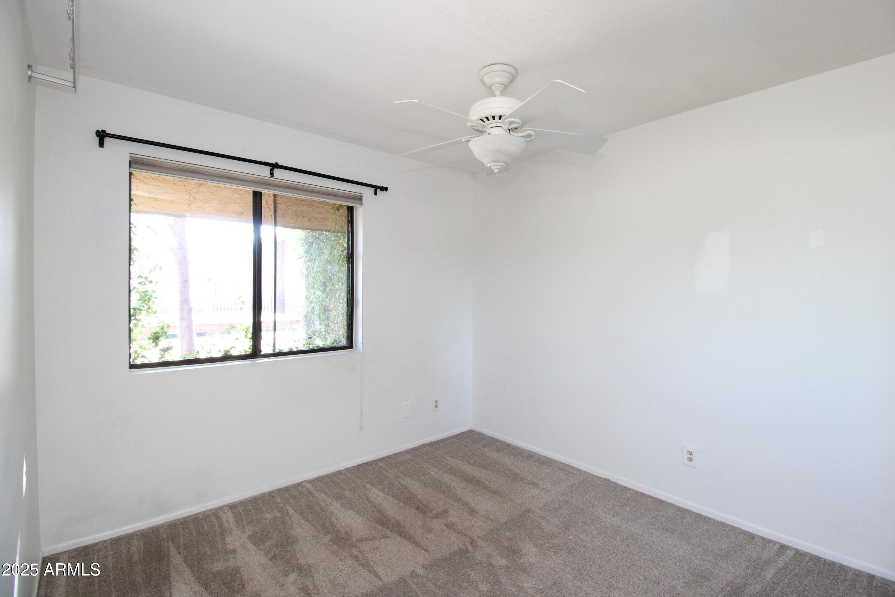 5330 North Central Avenue, Unit 19 Phoenix, AZ 85012 - Photo 11 of 33 an empty room with a window