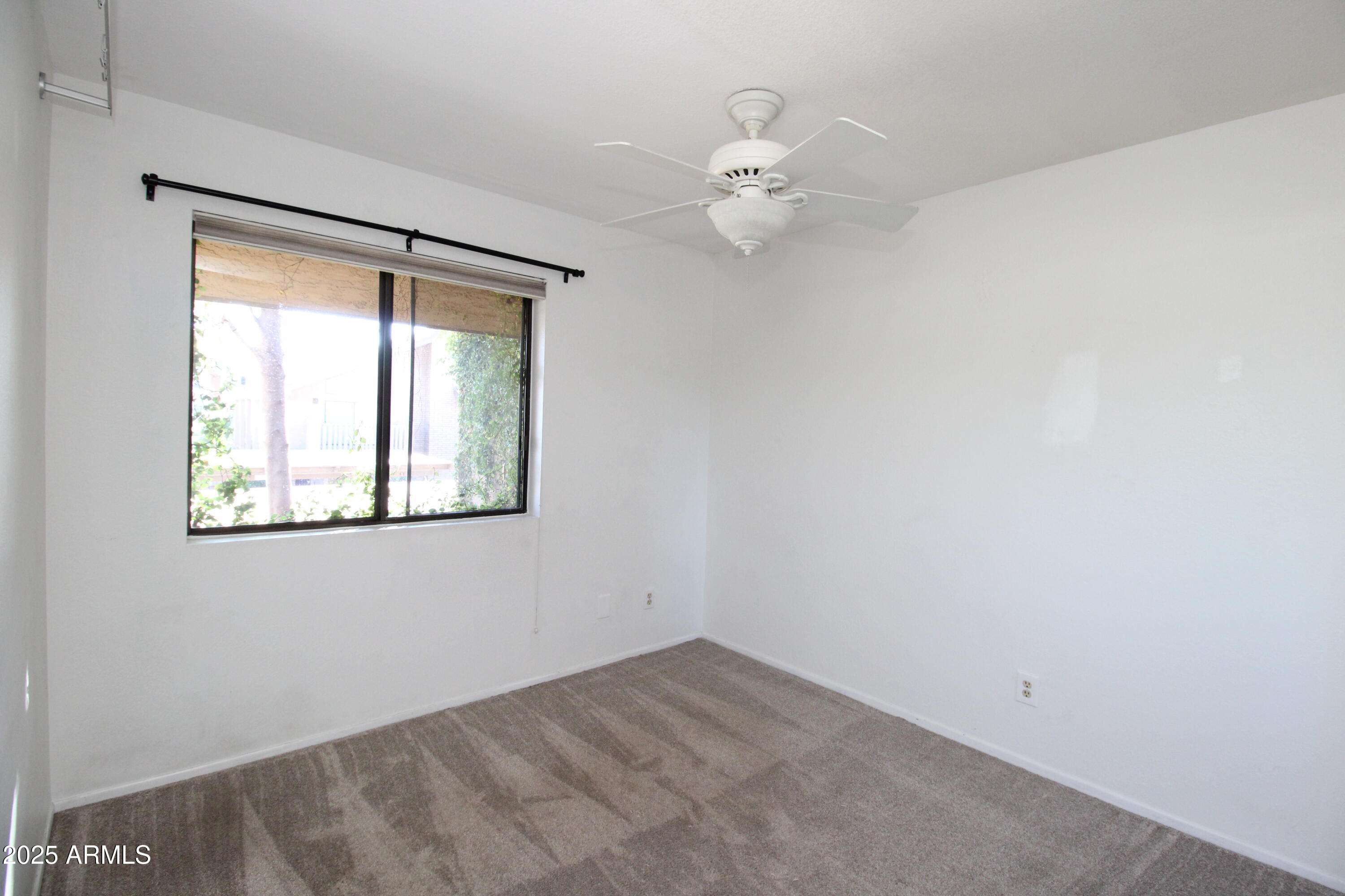 5330 North Central Avenue, Unit 19 Phoenix, AZ 85012 - Photo 12 of 33 an empty room with a window