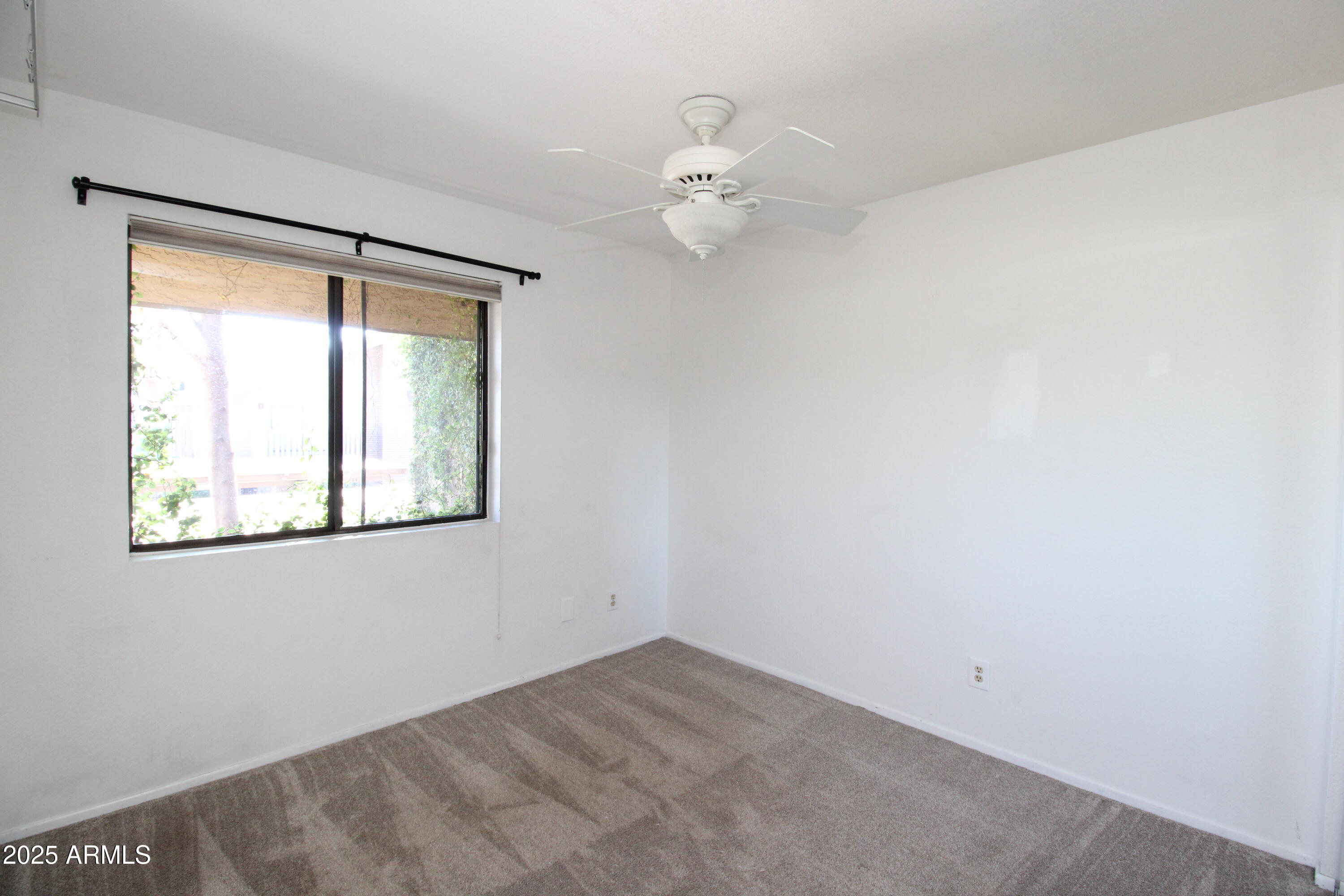 5330 North Central Avenue, Unit 19 Phoenix, AZ 85012 - Photo 16 of 33 an empty room with a window