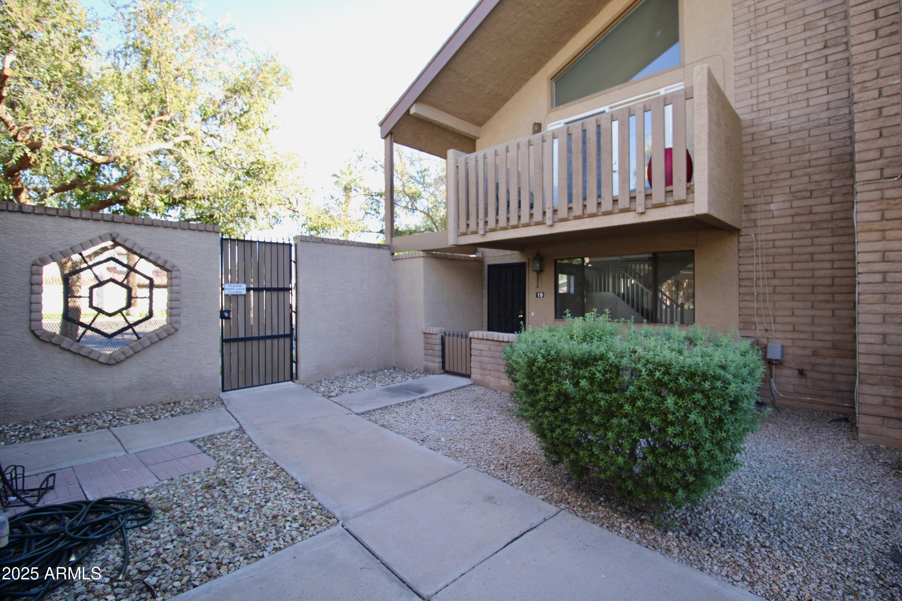 5330 North Central Avenue, Unit 19 Phoenix, AZ 85012 - Photo 25 of 33 a front view of a house