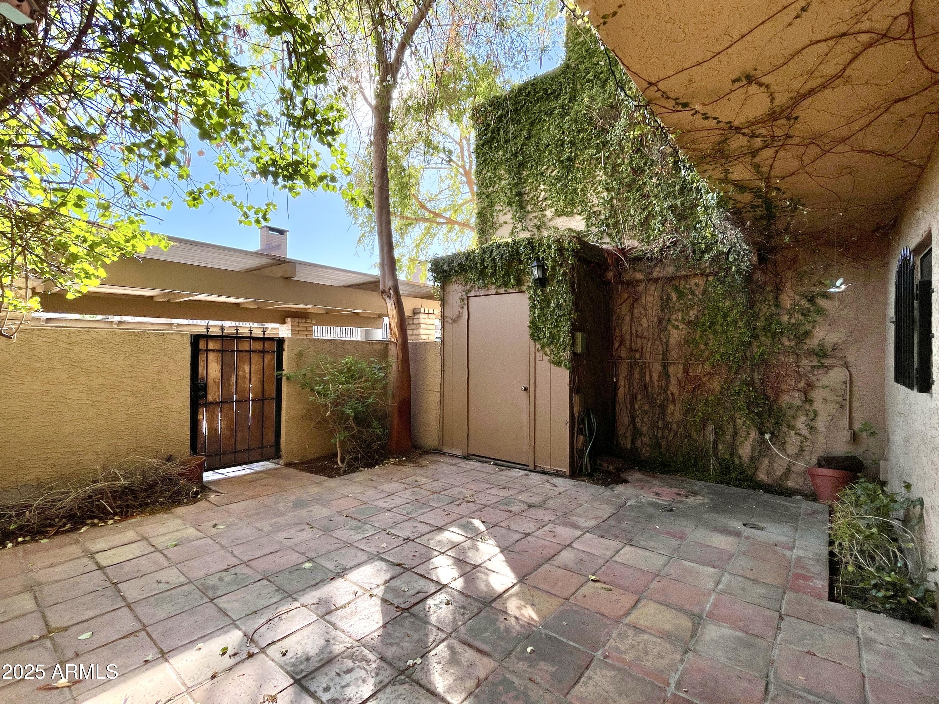 5330 North Central Avenue, Unit 19 Phoenix, AZ 85012 - Photo 33 of 33 a view of entryway
