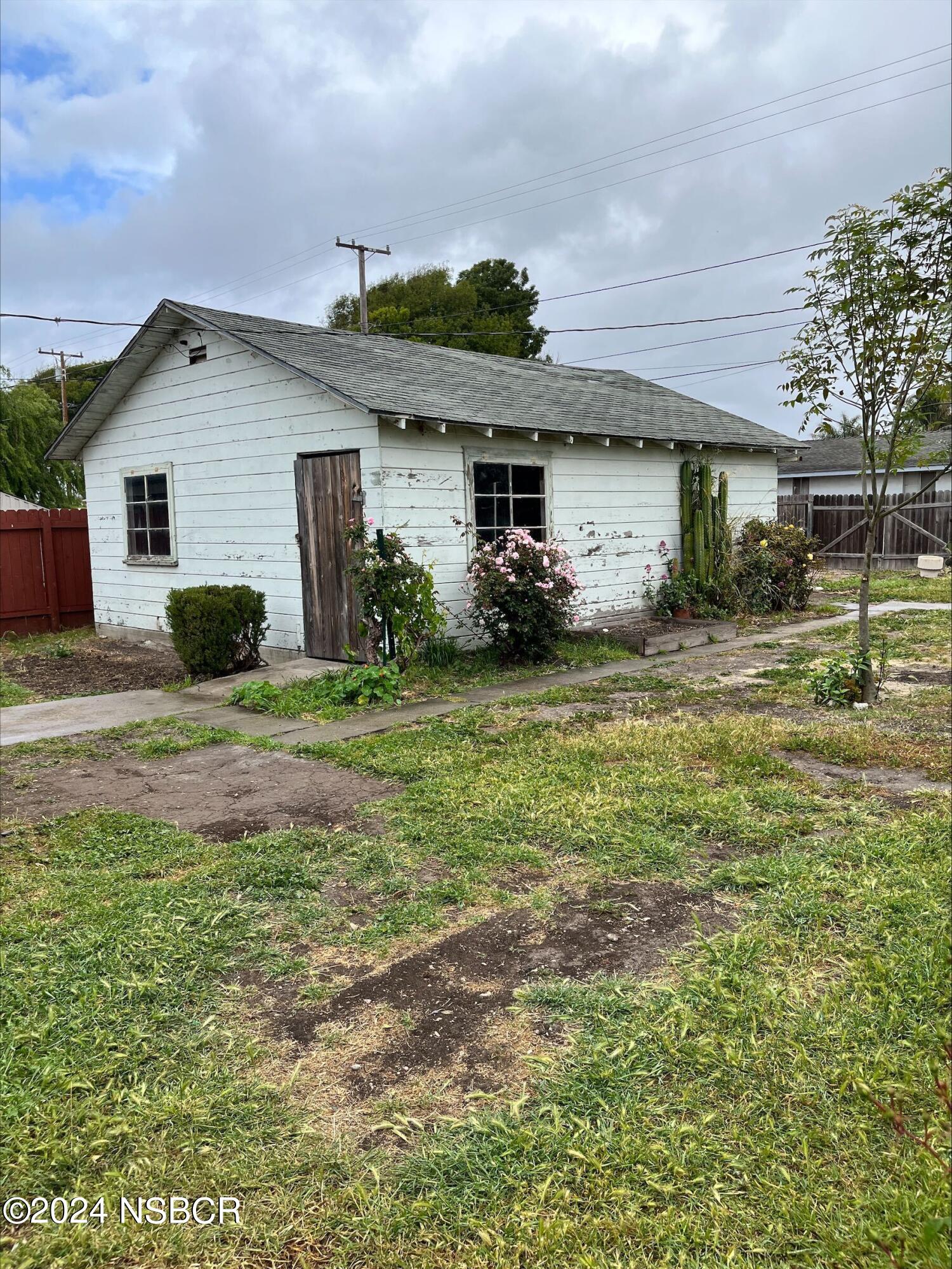 230 South L Street Lompoc, CA 93436 - Photo 11 of 13 processed-1D6086F9-3E9F-4B79-94E3-ABC5D3