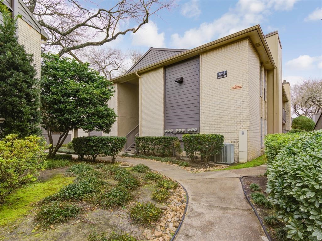 1900 Bay Area Boulevard, Unit T194 Houston, TX 77058 - Photo 18 of 21 a front view of a house with garden