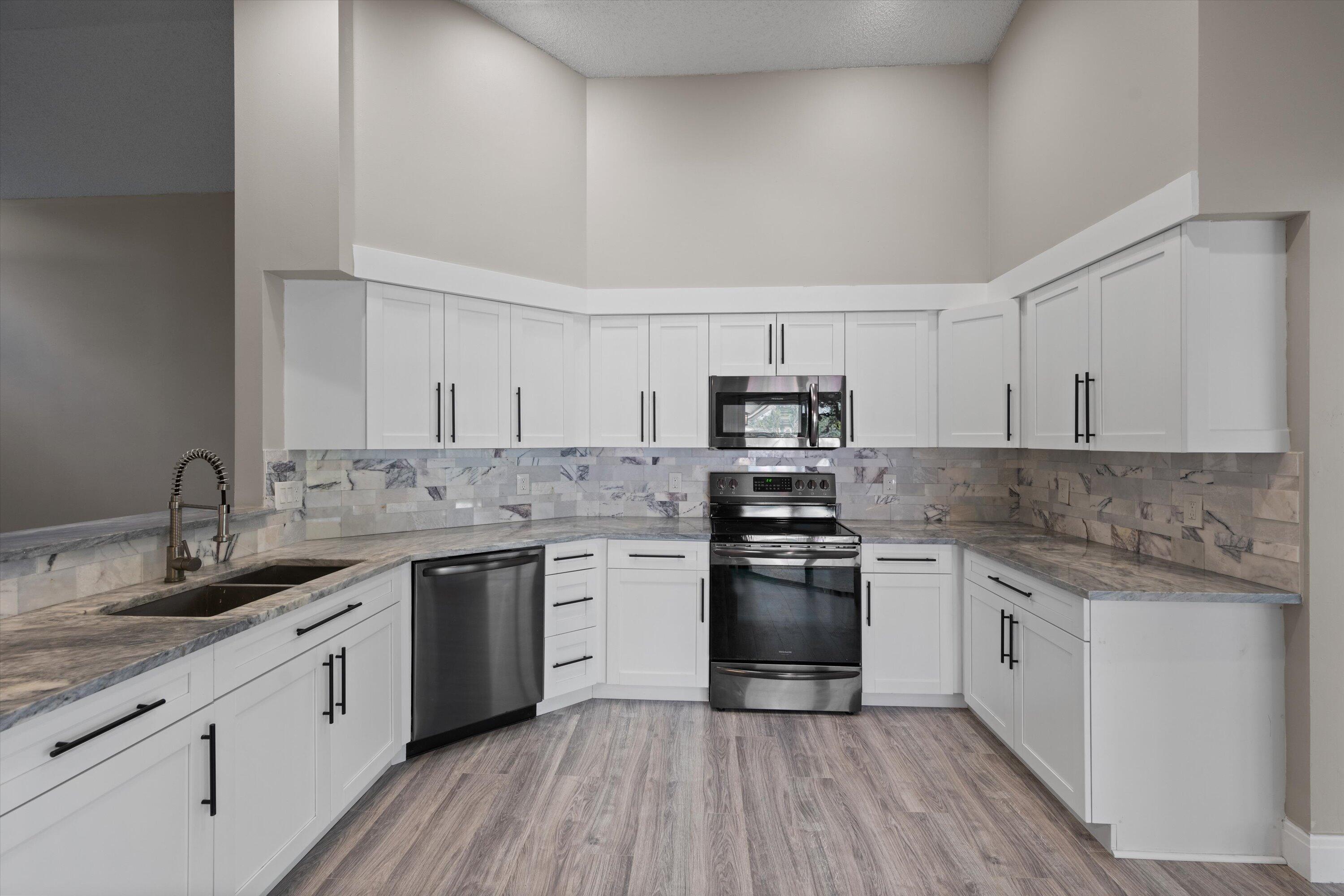 13834 Geranium Place Wellington, FL 33414 - Photo 14 of 35 14-DSC_4980