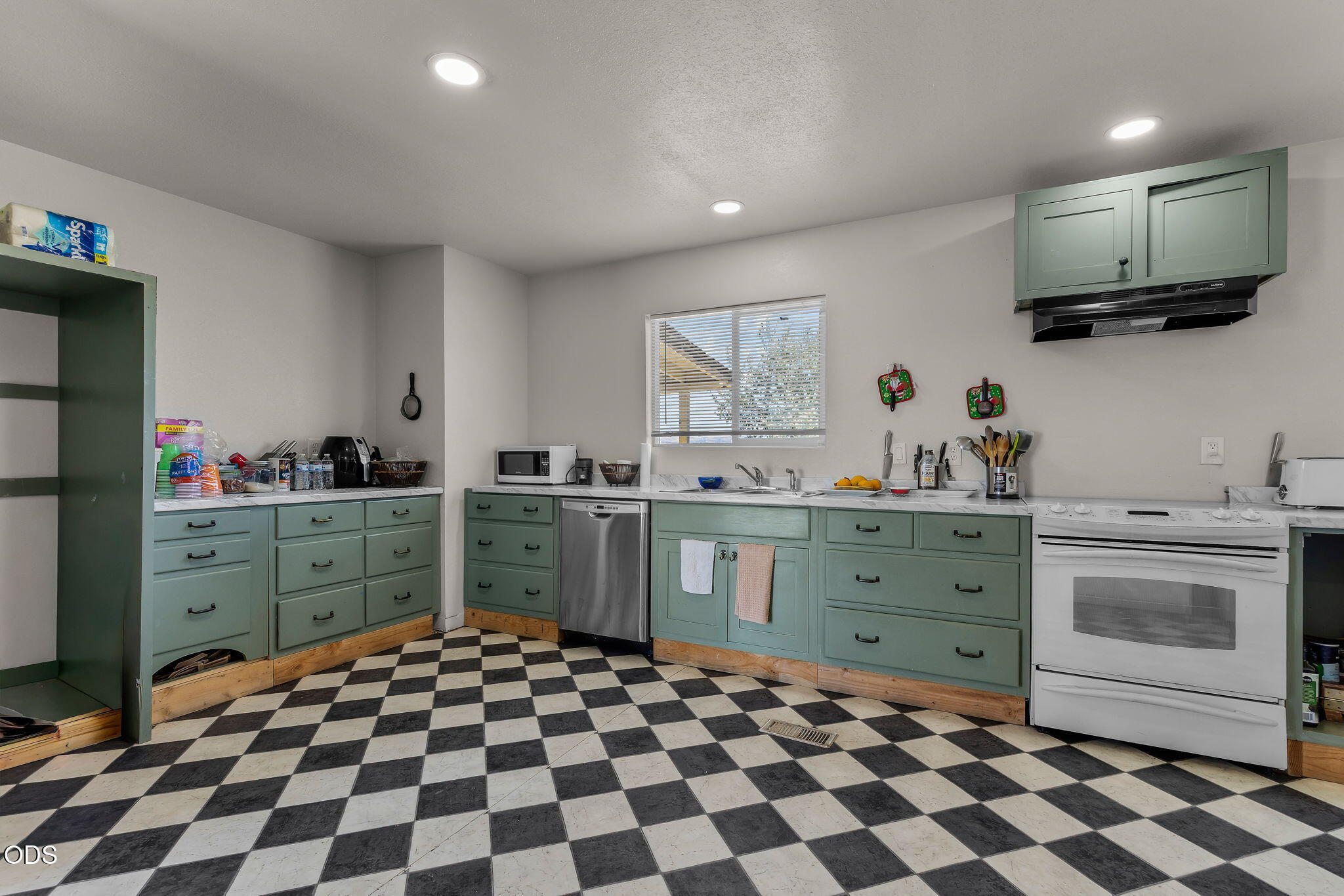 7200 Northeast Quaale Road Madras, OR 97741 - Photo 10 of 41