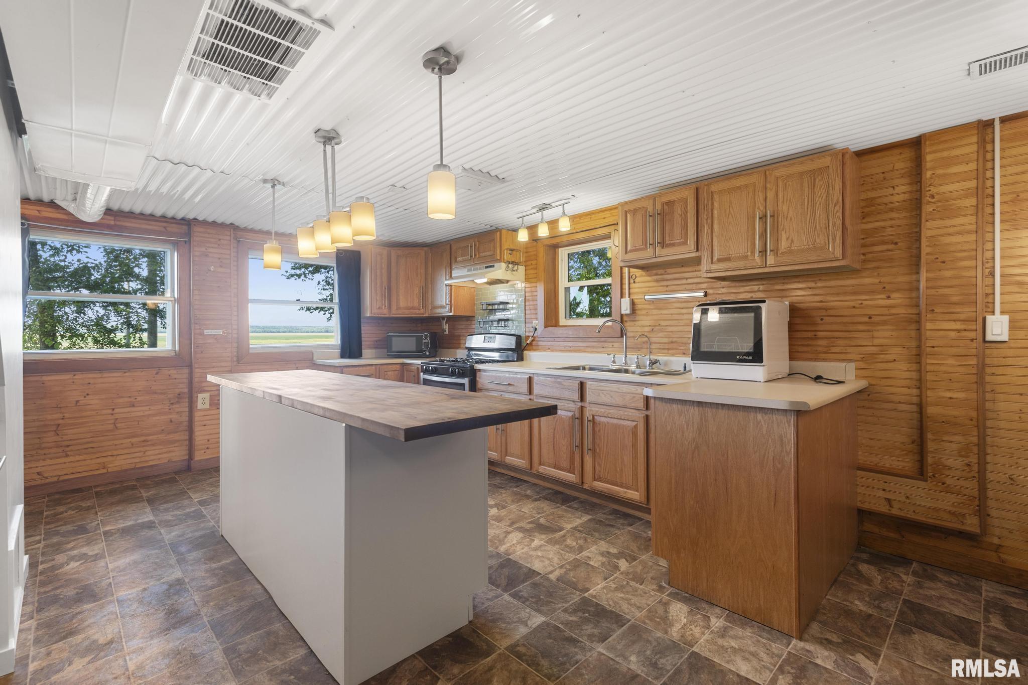 7069 Bass Road Manito, IL 61546 - Photo 14 of 27 Gallery Image 14