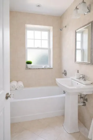 $3,100 | 612 Sheridan Road, Unit 1, Evanston, IL 60202