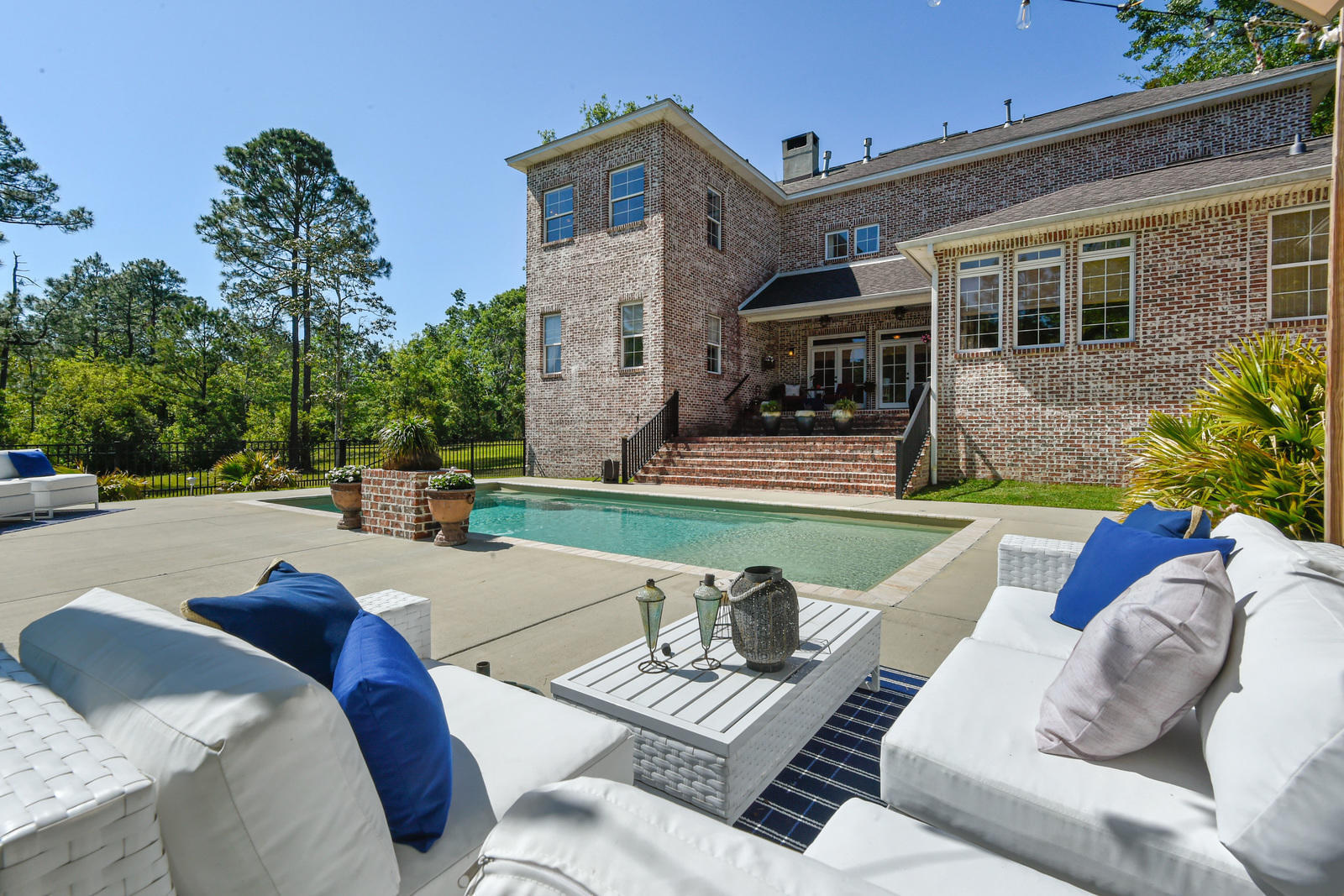 12367 Oneal Road Gulfport, MS 39503 - Photo 2 of 37 035_1600x1067_mls_1600x1067