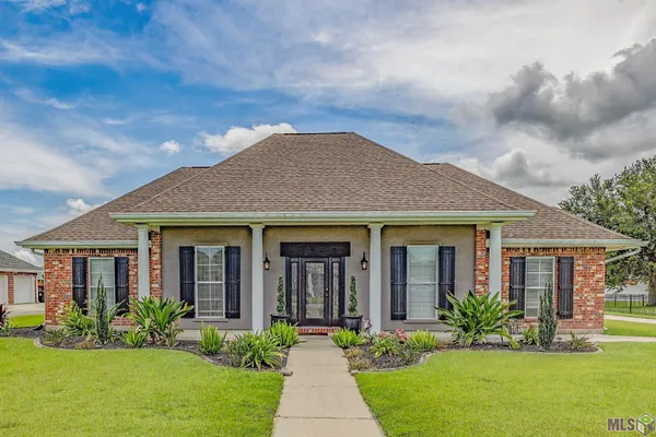 $428,500 | 181 Lake Mechant Court, Houma, LA 70360