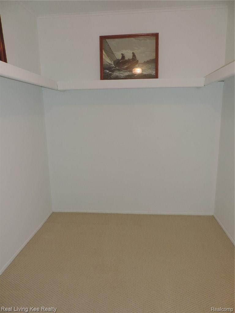2362 Cumberland Road Rochester, MI 48307 - Photo 18 of 28 8 ft x 7 ft Master Closet