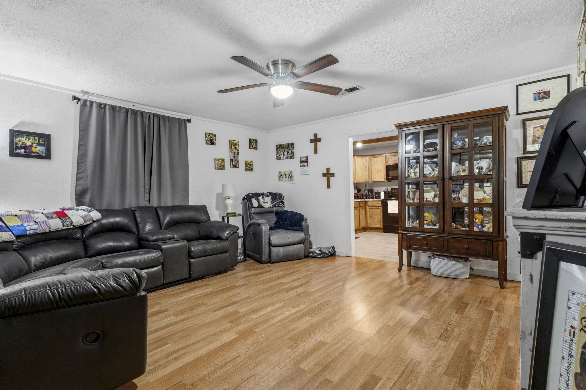 1230 Orange Street Vidor, TX 77662 - Photo 4 of 15