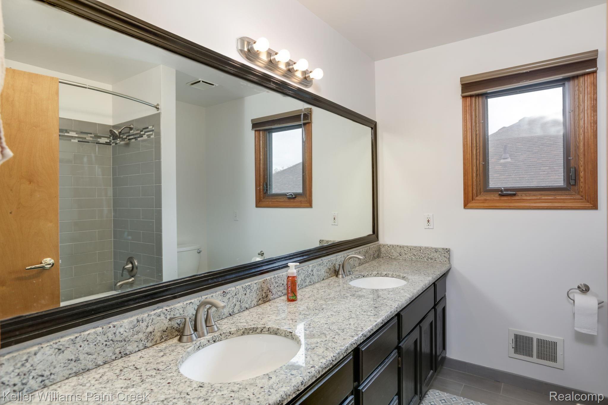 1028 River Mist Drive Rochester, MI 48307 - Photo 20 of 37 1028+River+Mist+Dr+Rochester-7-mls.jpg