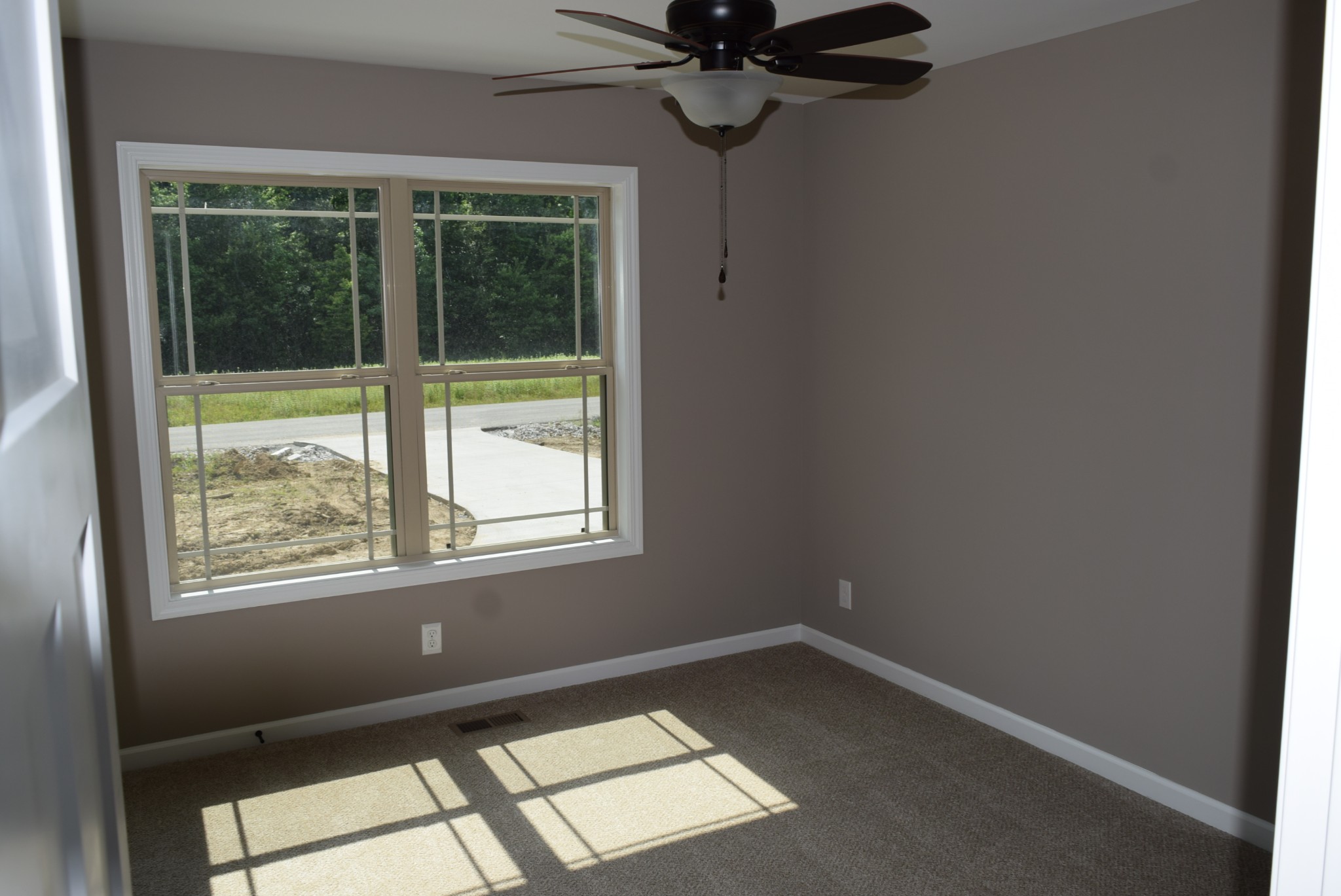 382 Ballard Road Manchester, TN 37355 - Photo 7 of 10 a view of an empty room with a window
