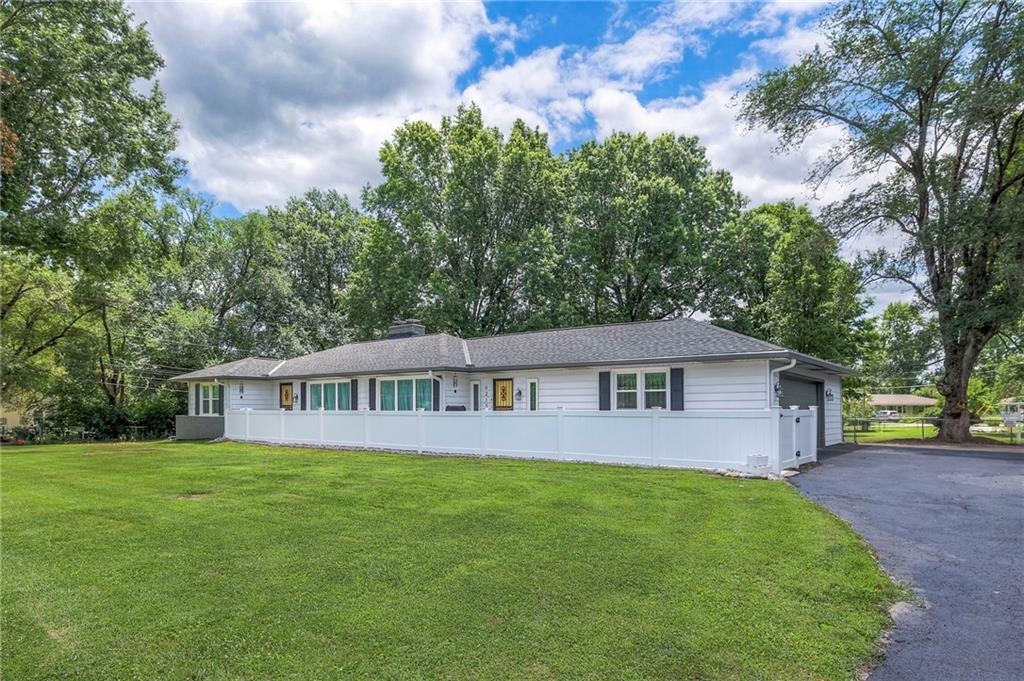 6215 Longview Road Kansas City, MO 64134 - Photo 2 of 40