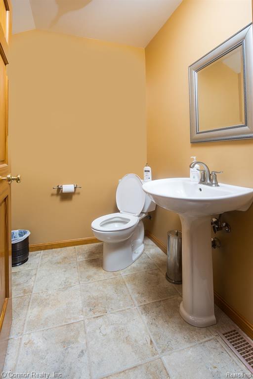 5343 Davis Road St. Clair, MI 48079 - Photo 10 of 56 Gallery Image 10