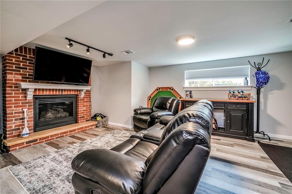 405 Sharon Road Coraopolis, PA 15108 - Photo 18 of 25 Gallery Image 18