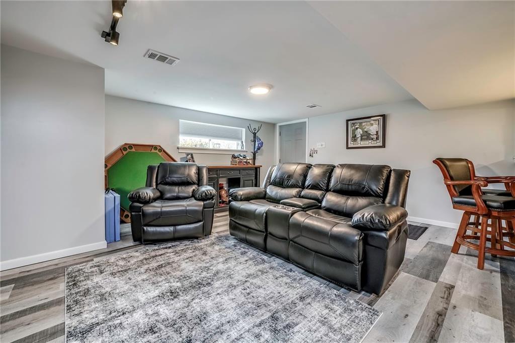 405 Sharon Road Coraopolis, PA 15108 - Photo 19 of 25 Gallery Image 19