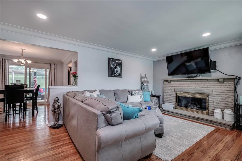 405 Sharon Road Coraopolis, PA 15108 - Photo 3 of 25 Gallery Image 3