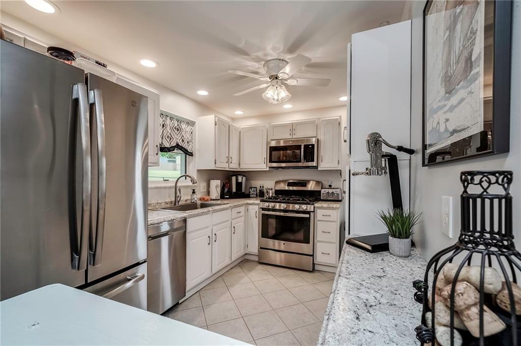 405 Sharon Road Coraopolis, PA 15108 - Photo 8 of 25 Gallery Image 8