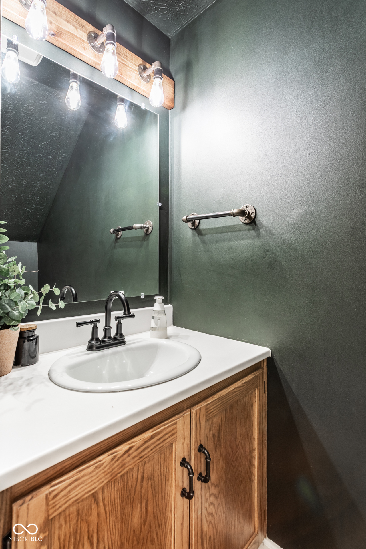 10716 Sherborne Road Fishers, IN 46038 - Photo 19 of 37