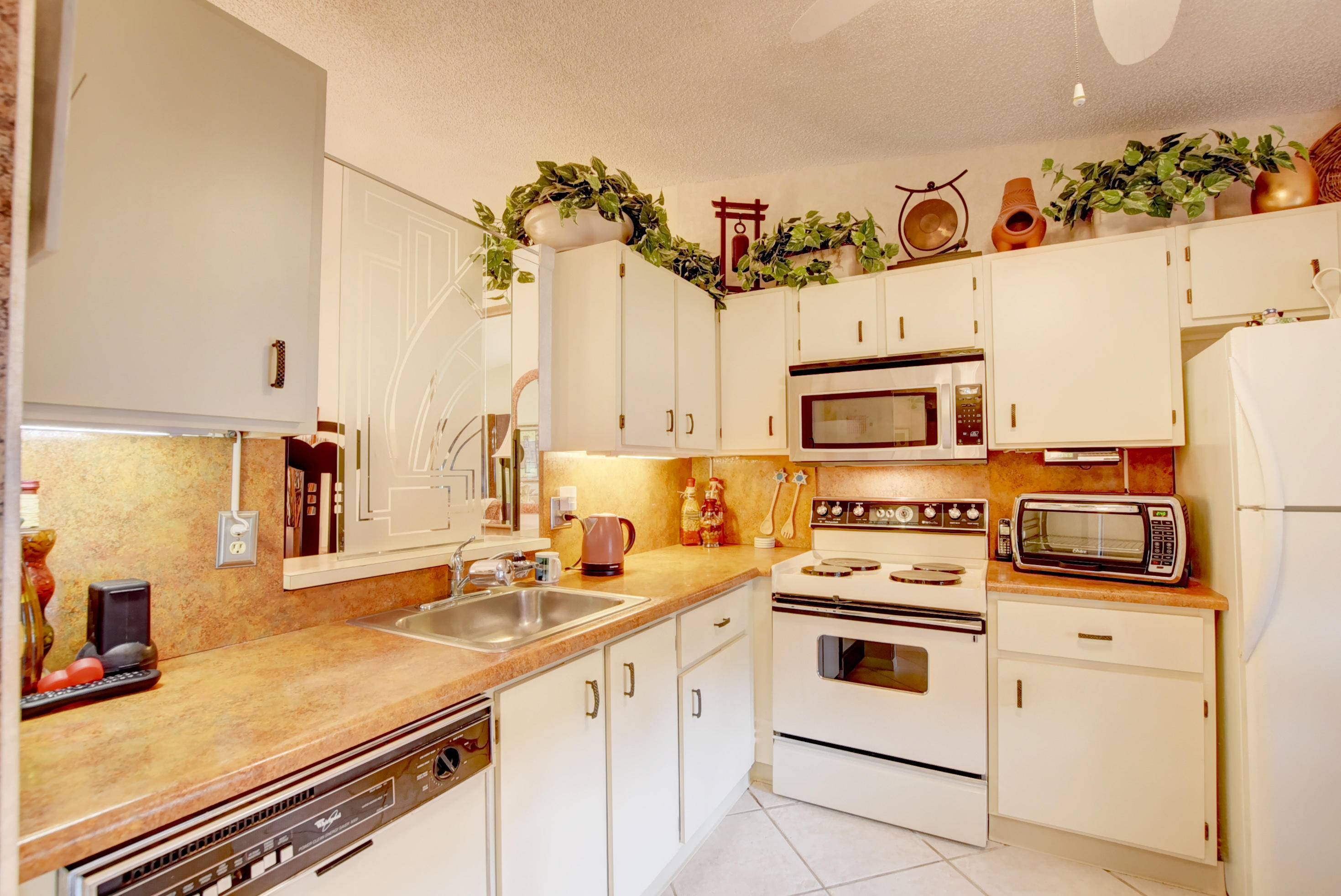 8940 Meadowlark Way, Unit A Boca Raton, FL 33496 - Photo 10 of 53 Eat In Kitchen