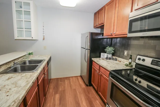 $147,500 | 2800 Hamline Avenue North, Unit 347, Roseville, MN 55113