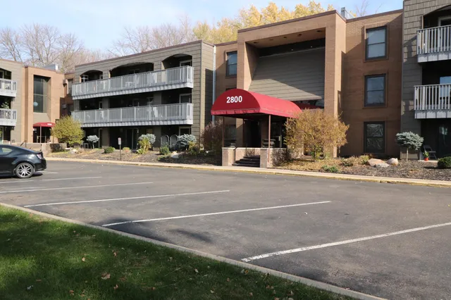 $147,500 | 2800 Hamline Avenue North, Unit 347, Roseville, MN 55113