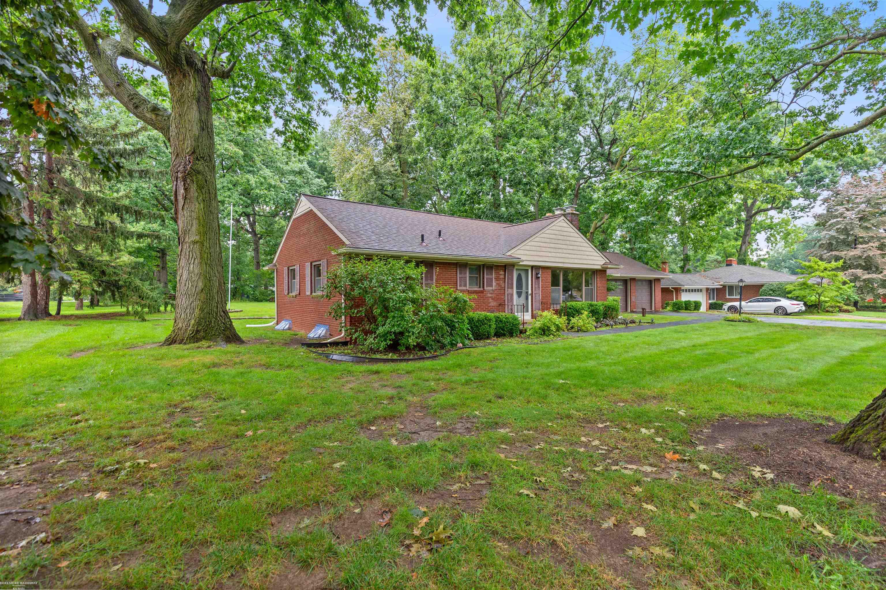 240 Montmorency Road Rochester Hills, MI 48307 - Photo 8 of 40