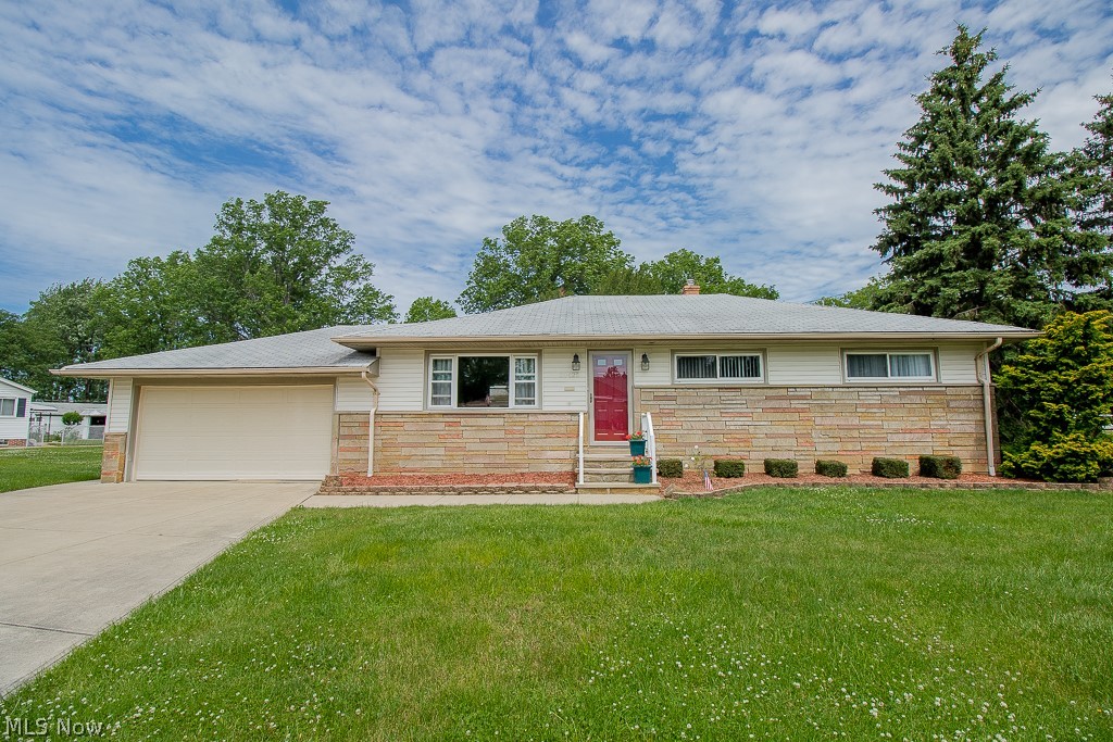 Welcome in to this beautifully maintained Willowick 3 bedroom, 2.5 bathroom, partially finished basement ranch home.