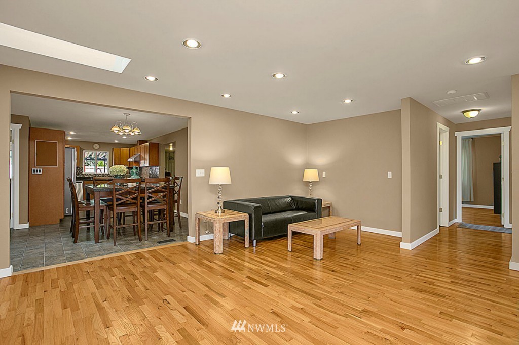 16805 126th Place Southeast Renton, WA 98058 - Photo 4 of 24 Gallery Image 4