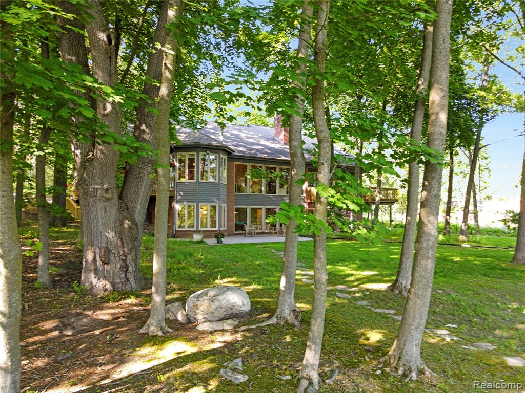 2323 Addaleen Road Highland, MI 48357 - Photo 10 of 70