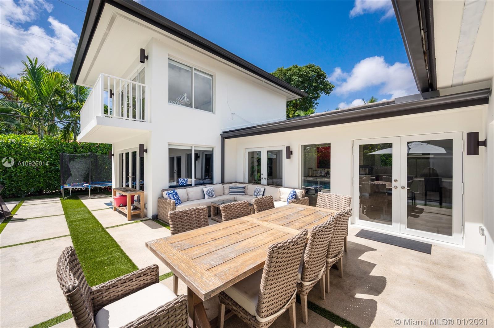 1432 Blue Road Coral Gables, FL 33146 - Photo 25 of 29 Gallery Image 25